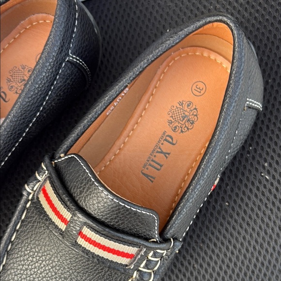 A.X.N.Y. American Exchange Black and Red Loafers with Stylish Band - Picture 2 of 5